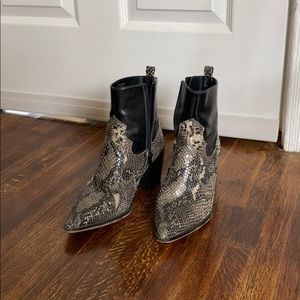 Top shop Snake print black booties